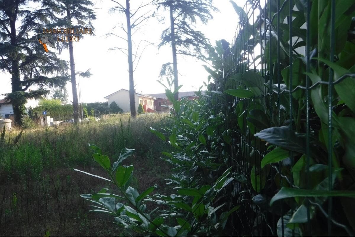 Terreno Commerciali in vendita