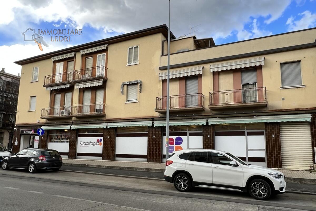 Negozio Commerciali in vendita