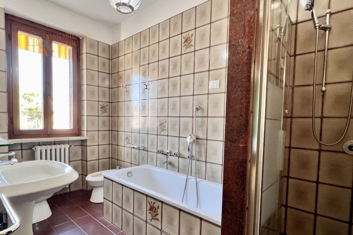 Villa bifamiliare Residenziali in vendita