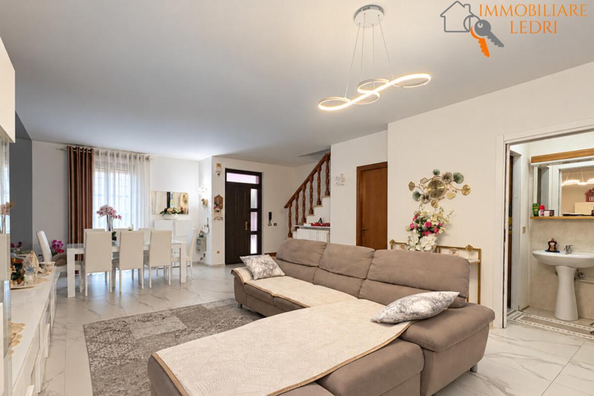 Villa bifamiliare Residenziali in vendita