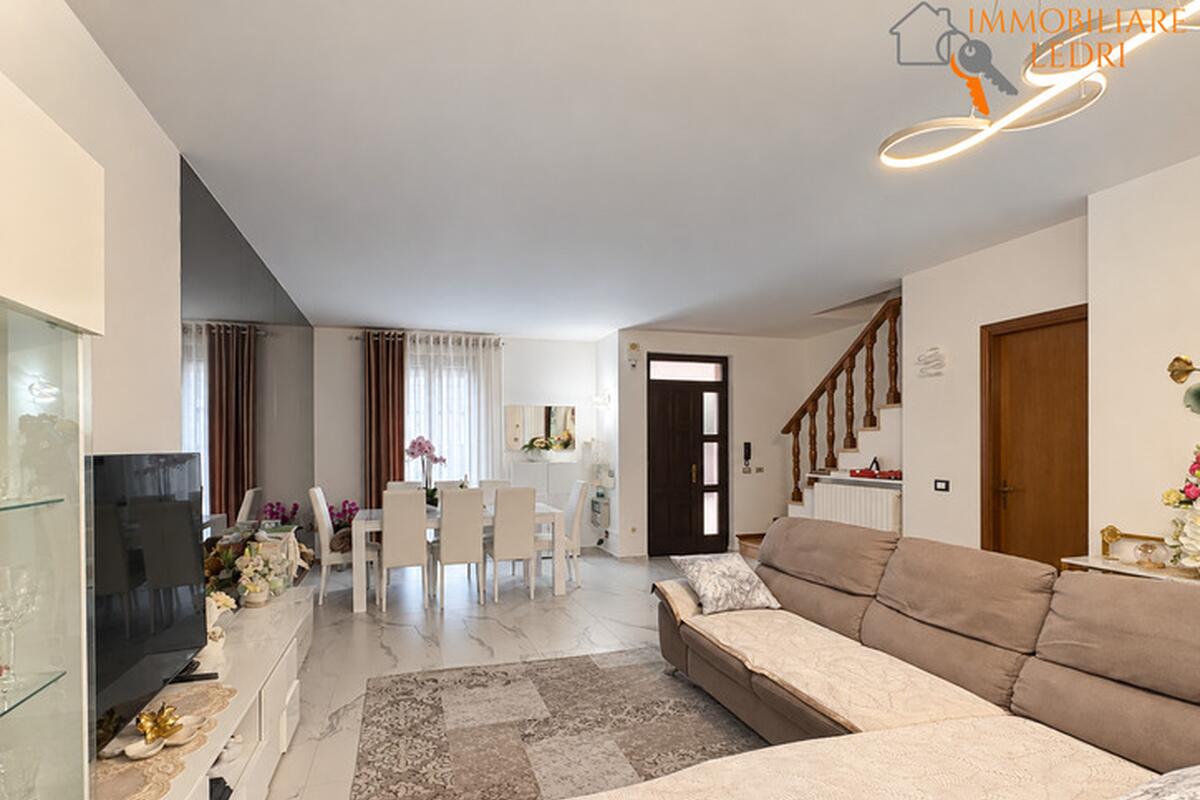 Villa bifamiliare Residenziali in vendita